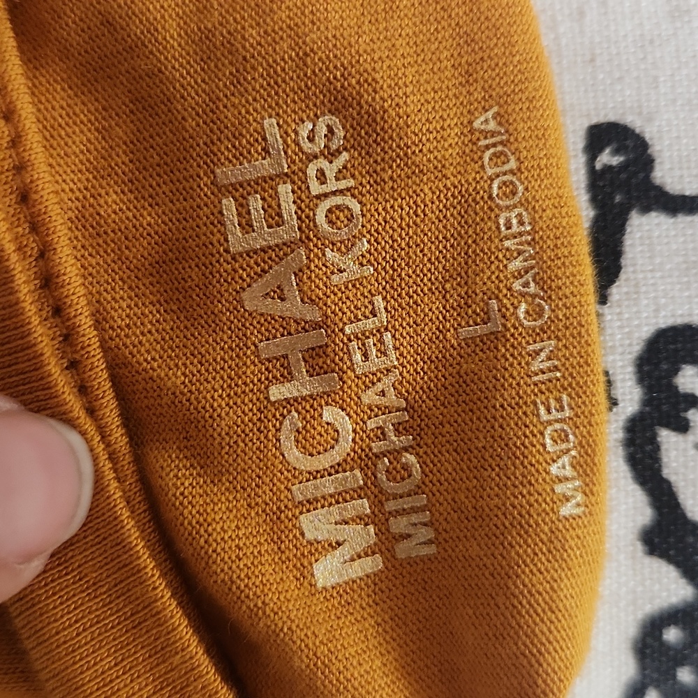 Michael kors top more of a mustard color - Picture 4 of 5